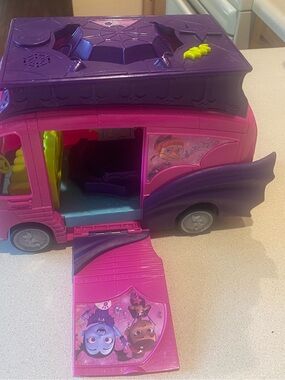 Vampirina Musical Touring Bus